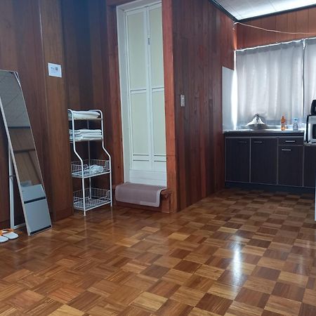 Luck House Guest Huose Apartment Осака Екстериор снимка