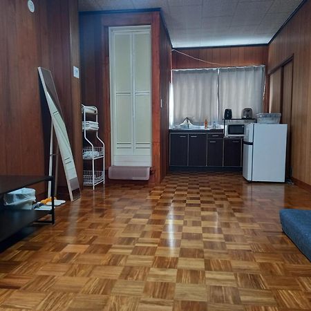 Luck House Guest Huose Apartment Осака Екстериор снимка